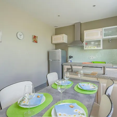 Cozy In Palais Sur Mer With Kitchen