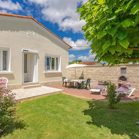 Cozy In Palais Sur Mer With Kitchen