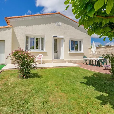 Cozy In Palais Sur Mer With Kitchen