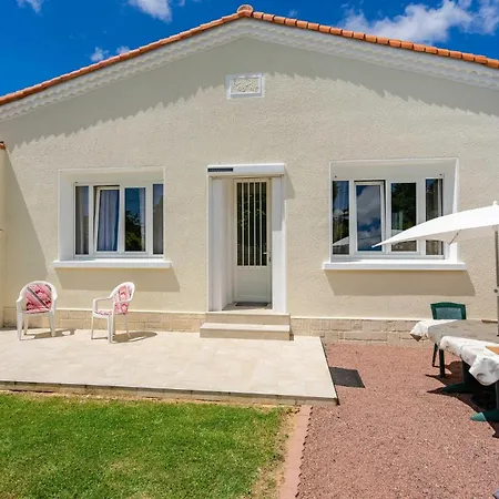 Semesterbostad Cozy In Palais Sur Mer With Kitchen
